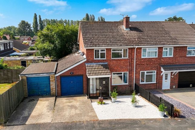 3 bed property, in Knudsen Close, £260,000