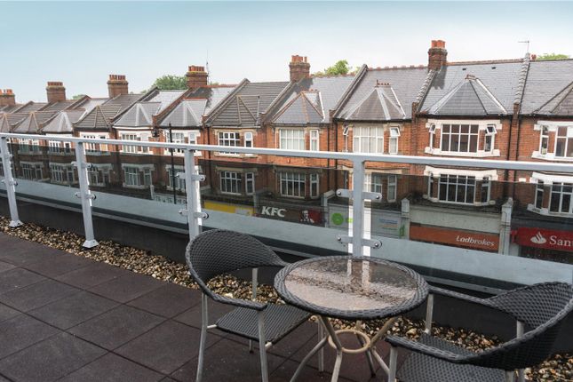 2 bed property, in Woodcote Road, £340,000
