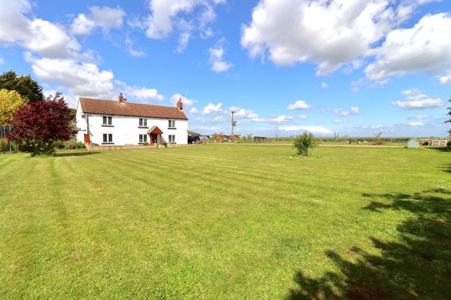5 bed property, in Normanby Cliff, £695,000