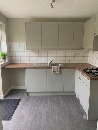 2 bed property, in Heather Close, £280,000