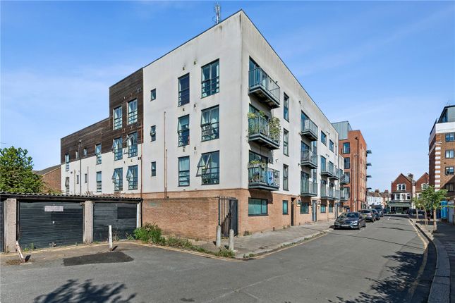 1 bed property, in Recovery Street, £325,000