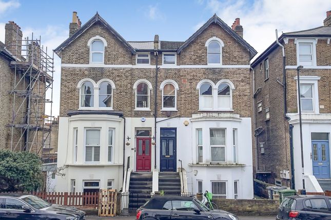 2 bed property, in Mount Pleasant Road, £125,000