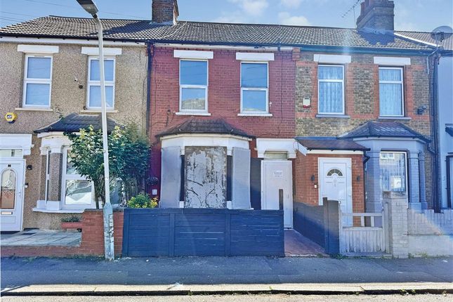 3 bed property, in Cromwell Road, £175,000