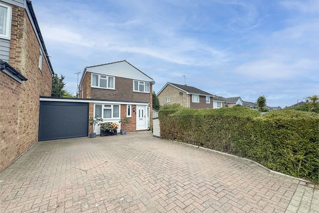 4 bed property, in Hillview, £450,000