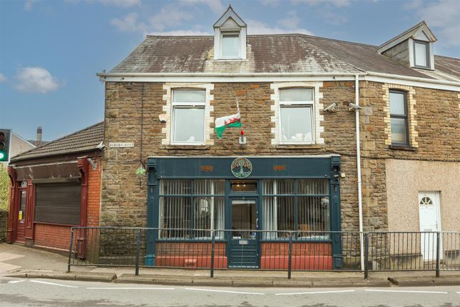 4 bed property, in Hebron Road, £150,000