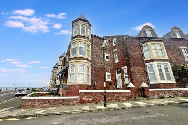 2 bed property, in Marine Parade, £145,000