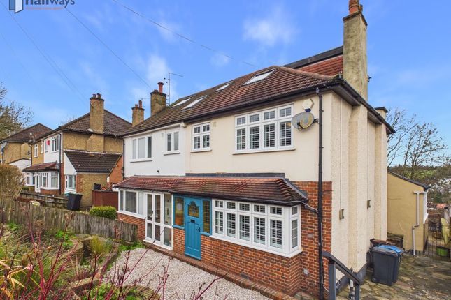 4 bed property, in Woodlands Grove, £600,000