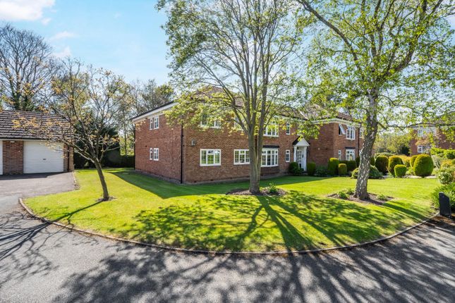 3 bed property, in Sandmoor Green, £420,000