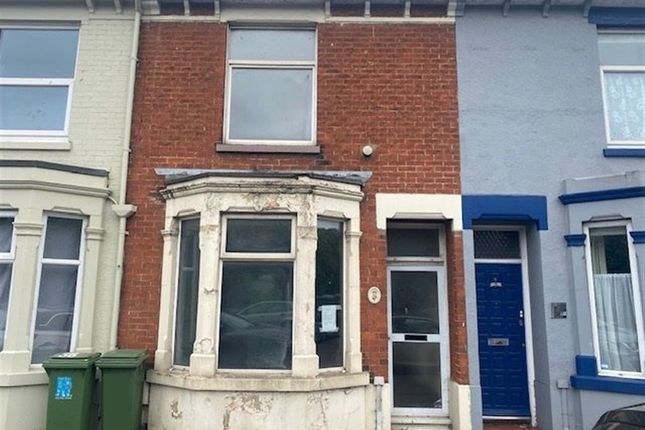 2 bed property, in Velder Avenue, £190,000