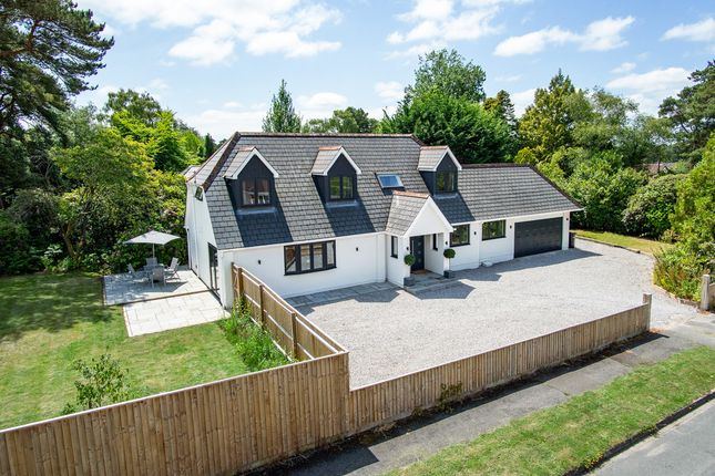 5 bed property, in Hill Way, £800,000