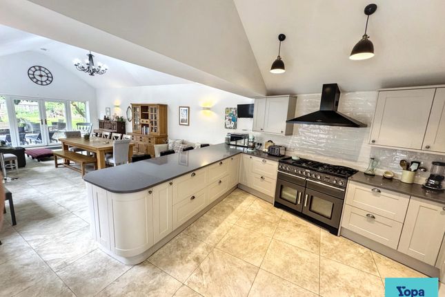 5 bed property, in Water Street, £800,000