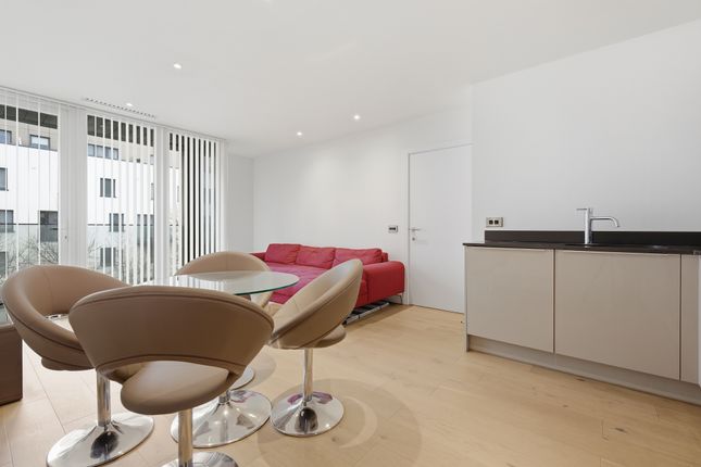 2 bed property, in Capitol Way, £365,000