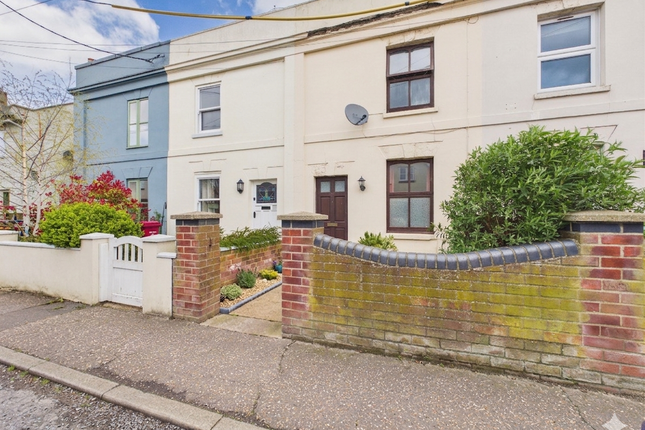 2 bed property, in Rectory Road, £170,000