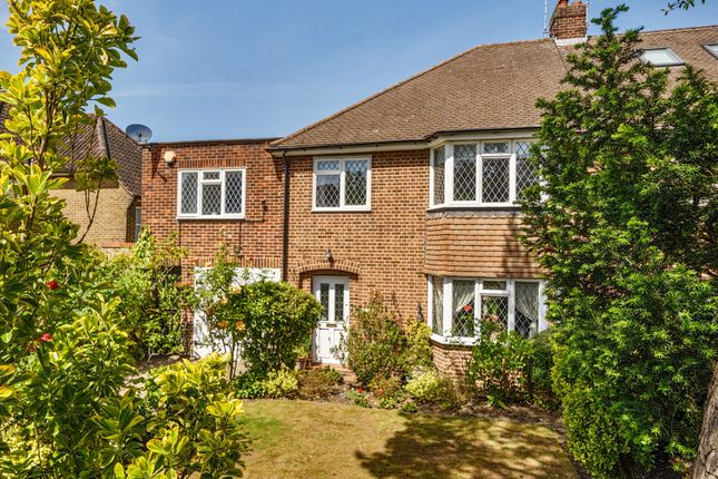 4 bed property, in Buckingham Avenue, £1,225,000