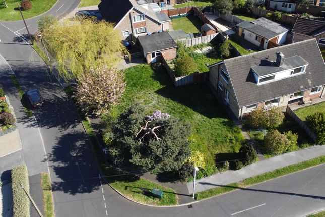 3 bed property, in The Crescent, £277,000