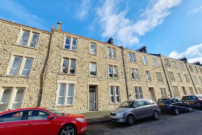 2 bed property, in 101, £38,000