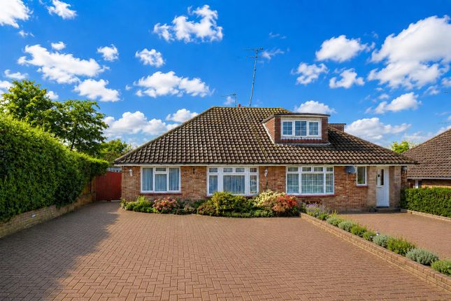 2 bed property, in Field Close, £525,000