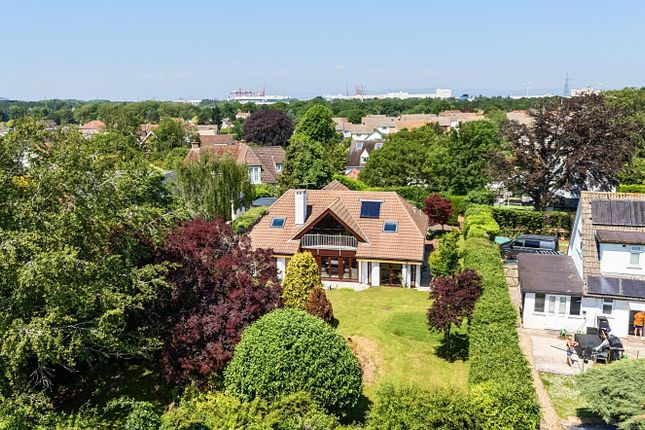 5 bed property, in Fernlea Gardens, £850,000