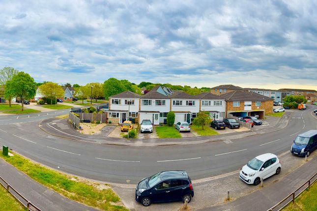 2 bed property, in Broadsands Drive, £110,000
