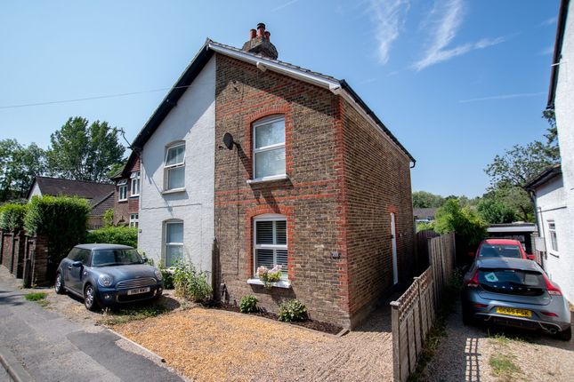 2 bed property, in Worplesdon Road, £375,000