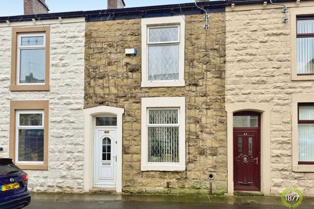 2 bed property, in Henry Street, £80,000