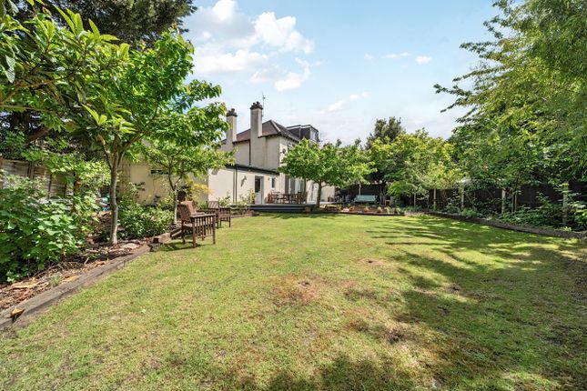 3 bed property, in Benbury Close, £600,000