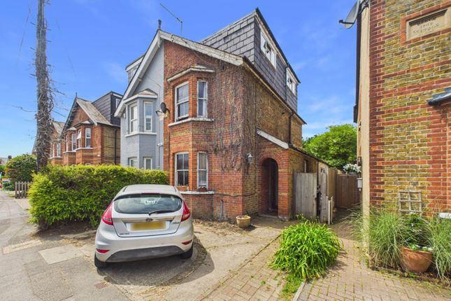 5 bed property, in Albany Road, £585,000
