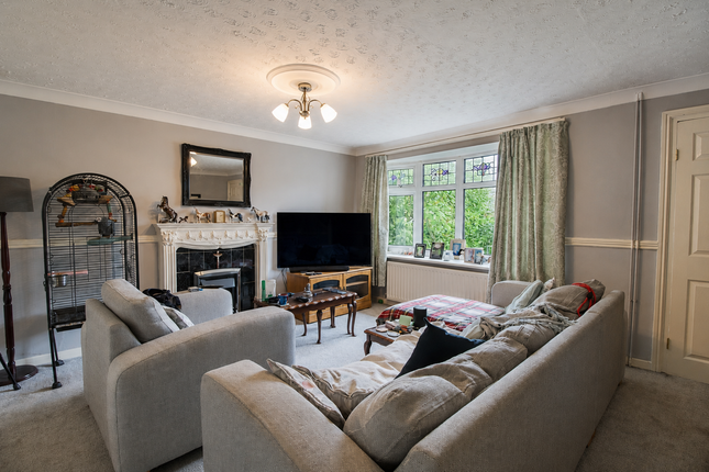3 bed property, in Bankhead Road, £225,000