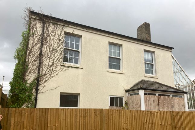 4 bed property, in Shoe Lane, £300,000