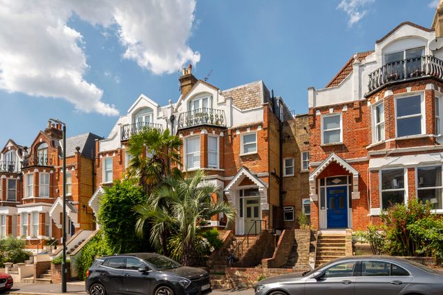1 bed property, in Woodside, £650,000