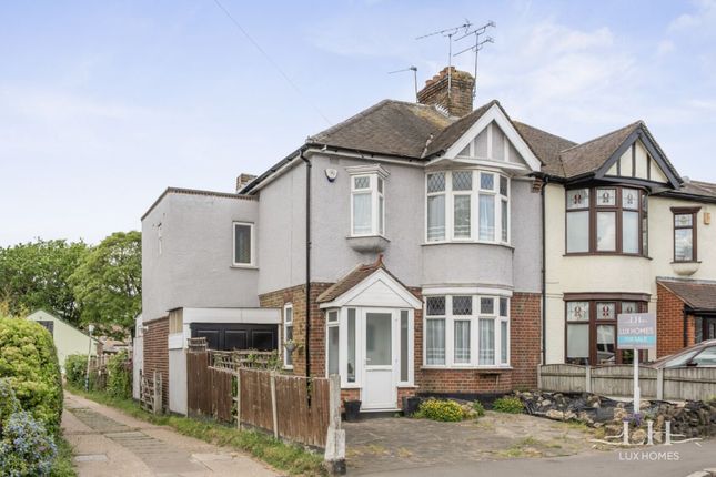 4 bed property, in Slewins Lane, £600,000
