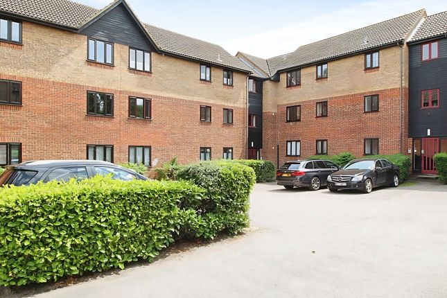 1 bed property, in Copperfields, £170,000