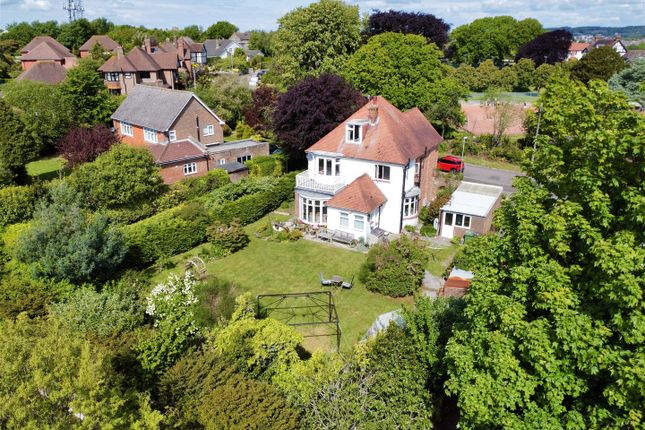 5 bed property, in Amherst Gardens, £675,000