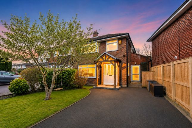 4 bed property, in Meadway, £475,000