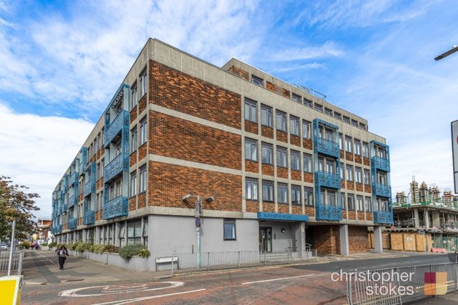 2 bed property, in Burlington House, £235,000
