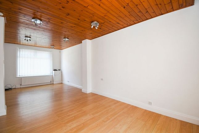 3 bed property, in Station Road, £200,000
