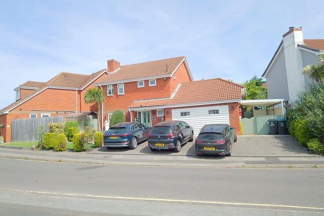 5 bed property, in Summerfields, £709,950
