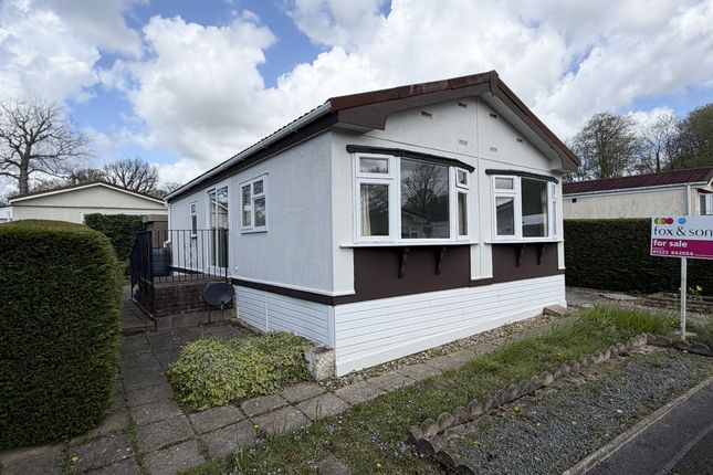 2 bed property, in Deanland Wood Park, £110,000