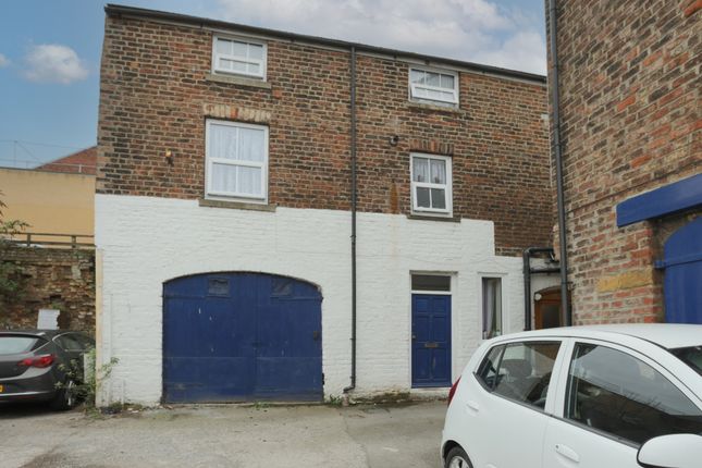 2 bed property, in Aberdeen Place, £100,000