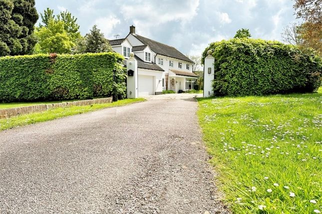 5 bed property, in Grove Field, £800,000