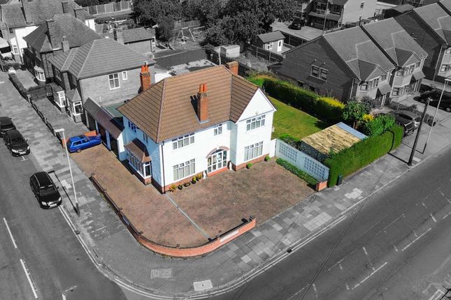 4 bed property, in Stoughton Drive North, £775,000