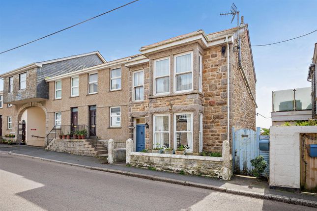 3 bed property, in Fore Street, £200,000