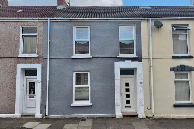 3 bed property, in Pemberton Street, £140,000