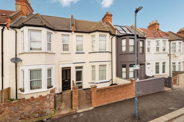 4 bed property, in Redfern Road, £549,500