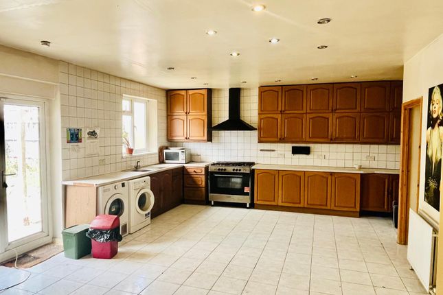 Studio, in Greenford Avenue, £900,000
