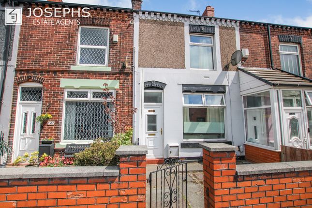 1 bed property, in Morris Green Lane, £120,000