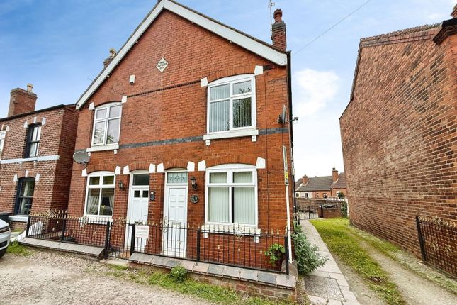 2 bed property, in Vicarage Road, £150,000