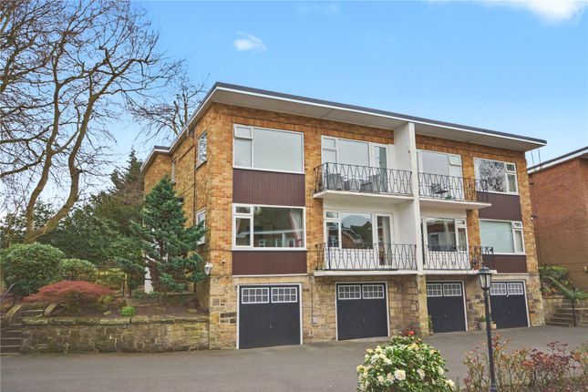 2 bed property, in 1 Woodlands Court, £175,000