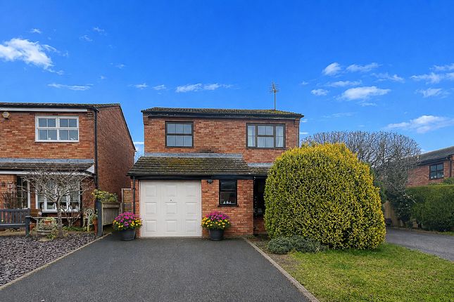 4 bed property, in Willow Way, £495,000