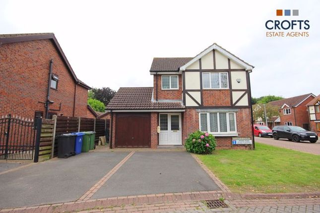 3 bed property, in Pinneys Court, £245,000